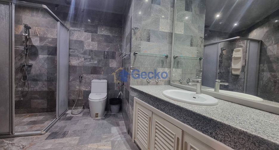 For sale 3 bedrooms house in Pratumnak, Pattaya