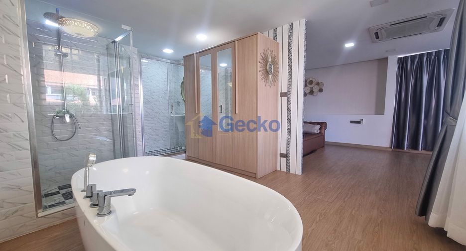 For sale 3 bedrooms house in Pratumnak, Pattaya