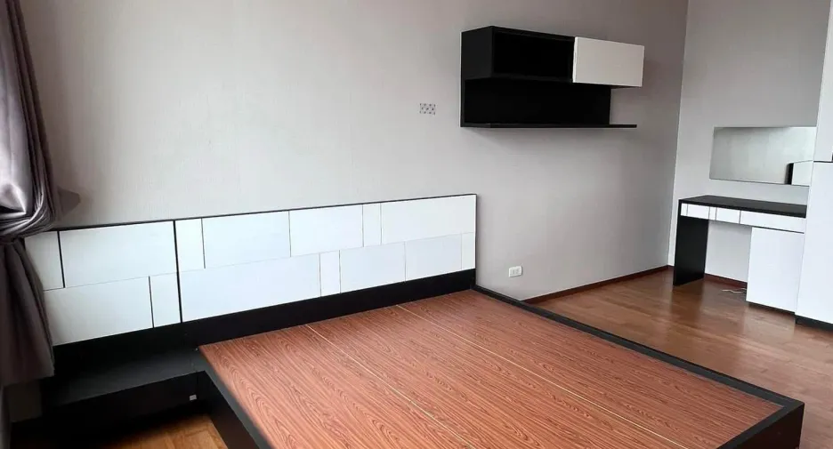 For rent 1 bed condo in Khlong San, Bangkok