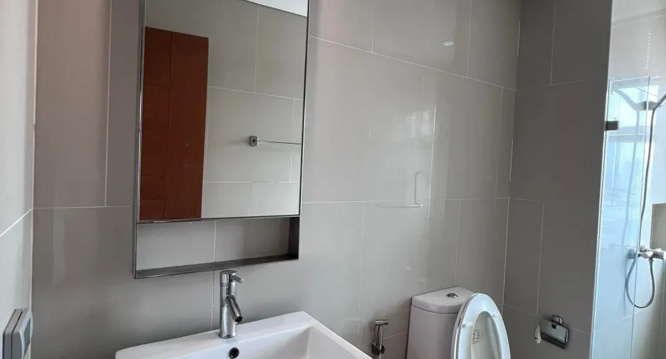 For rent 1 bed condo in Khlong San, Bangkok