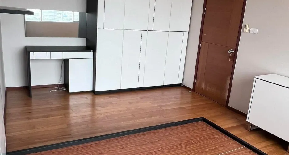 For rent 1 bed condo in Khlong San, Bangkok