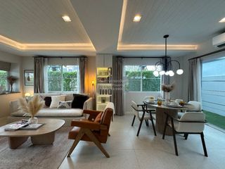 Casa adosada en alquiler de 3 habitaciones en Prawet, Bangkok