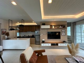 Casa adosada en alquiler de 3 habitaciones en Prawet, Bangkok