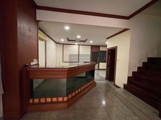 For rent 4 bedrooms townhouse in Yan Nawa, Bangkok