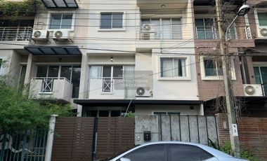 For rent 3 bedrooms townhouse in Bueng Kum, Bangkok