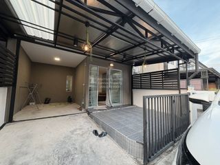 Casa adosada en alquiler de 3 habitaciones en Bang Phli, Samut Prakan