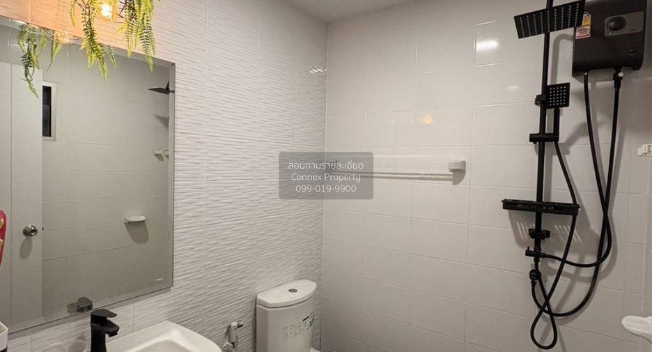 Casa adosada en alquiler de 3 habitaciones en Bang Phli, Samut Prakan