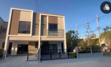 For rent 3 bedrooms townhouse in Bang Phli, Samut Prakan
