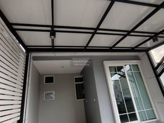 For rent 3 bedrooms townhouse in Chom Thong, Bangkok