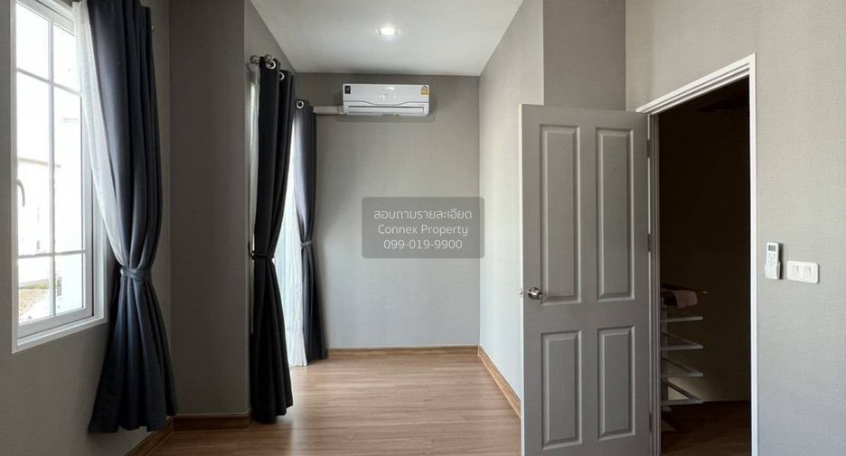 Casa adosada en alquiler de 3 habitaciones en Chom Thong, Bangkok