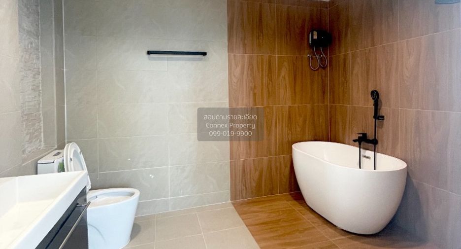 For rent 3 bedrooms townhouse in Lat Phrao, Bangkok