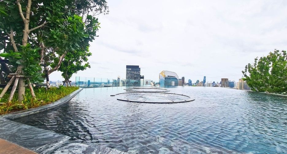 For rent studio condo in Pathum Wan, Bangkok