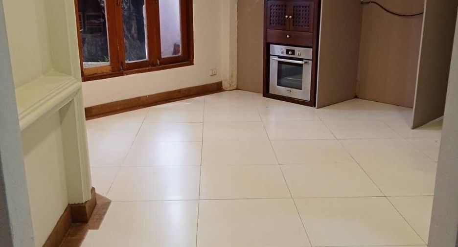 For rent 4 bedrooms house in Lat Phrao, Bangkok