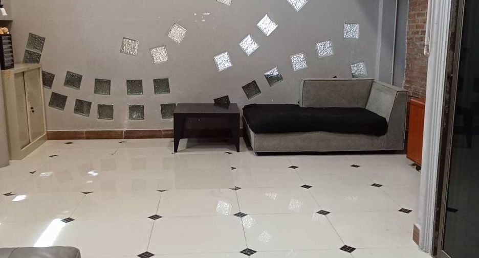 For rent 4 bedrooms house in Lat Phrao, Bangkok