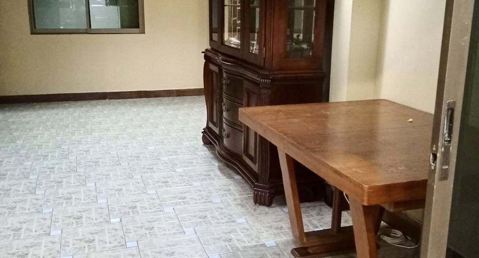 For rent 4 bedrooms house in Lat Phrao, Bangkok