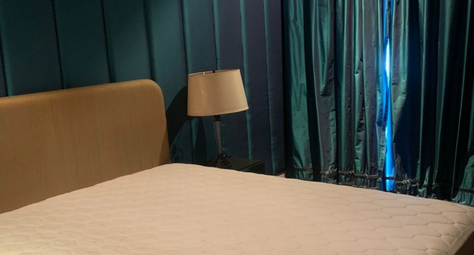For rent 3 bedrooms condo in Pathum Wan, Bangkok