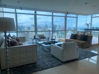 For rent 3 bedrooms condo in Pathum Wan, Bangkok