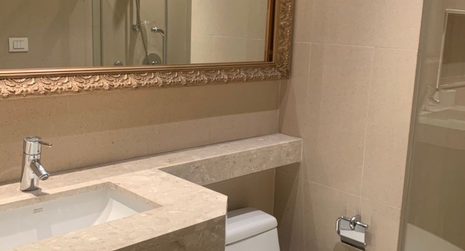 For rent 3 bedrooms condo in Pathum Wan, Bangkok