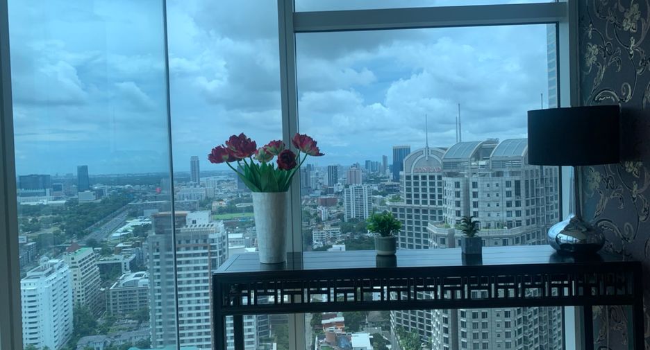 For rent 3 bedrooms condo in Pathum Wan, Bangkok