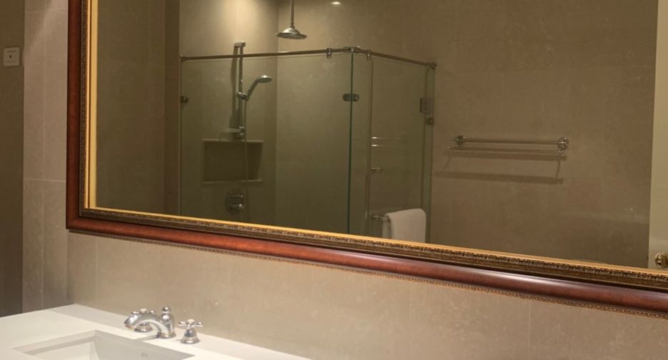 For rent 3 bedrooms condo in Pathum Wan, Bangkok