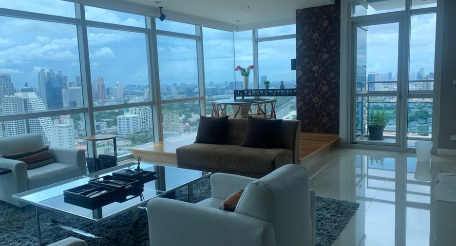 For rent 3 bedrooms condo in Pathum Wan, Bangkok
