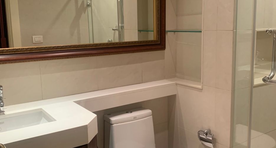 For rent 3 bedrooms condo in Pathum Wan, Bangkok