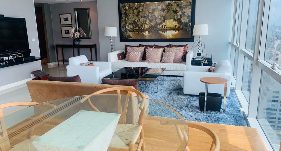 For rent 3 bedrooms condo in Pathum Wan, Bangkok