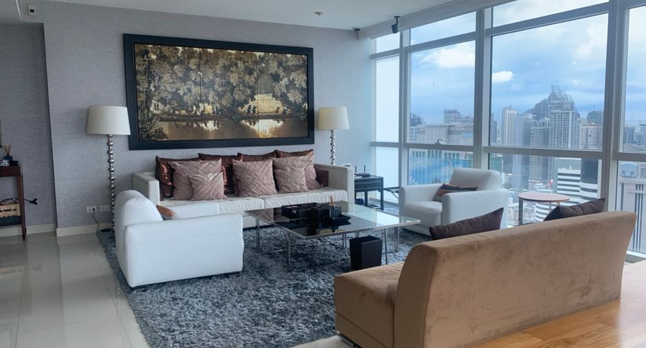 For rent 3 bedrooms condo in Pathum Wan, Bangkok