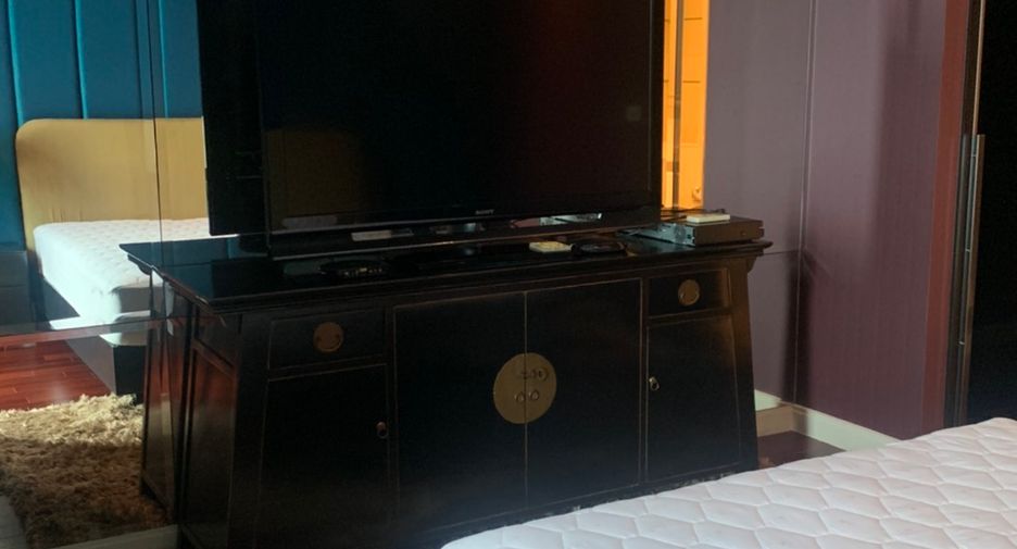 For rent 3 bedrooms condo in Pathum Wan, Bangkok