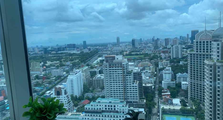 For rent 3 bedrooms condo in Pathum Wan, Bangkok