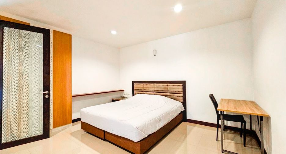 Condo en alquiler de 3 habitaciones en Watthana, Bangkok