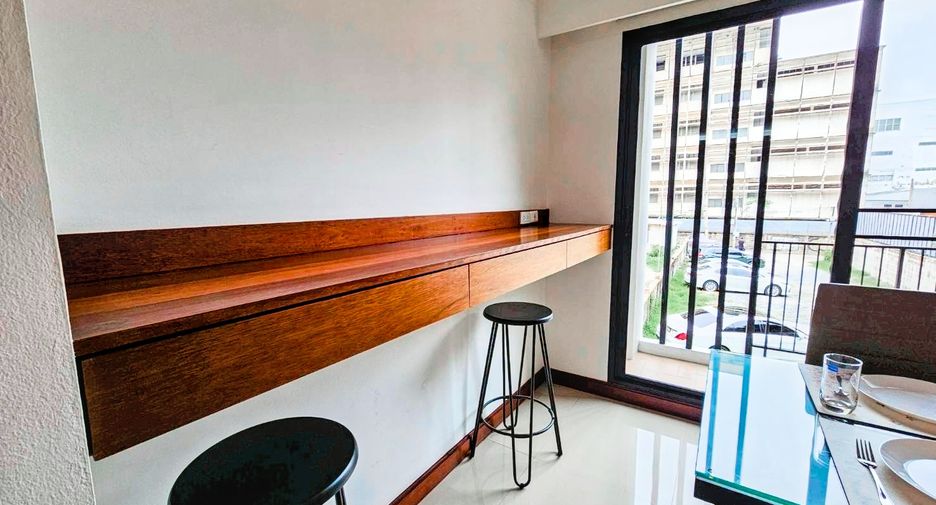 Condo en alquiler de 3 habitaciones en Watthana, Bangkok