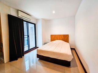 Condo en alquiler de 3 habitaciones en Watthana, Bangkok