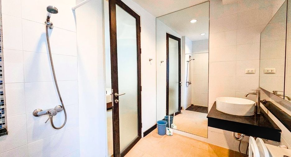 Condo en alquiler de 3 habitaciones en Watthana, Bangkok