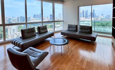 For rent 3 bedrooms condo in Khlong Toei, Bangkok
