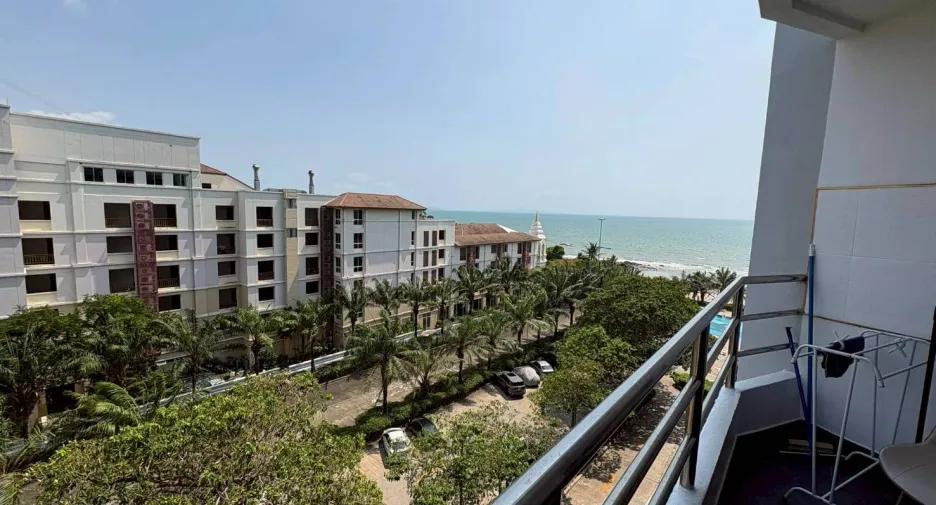 For sale studio condo in Pratumnak, Pattaya