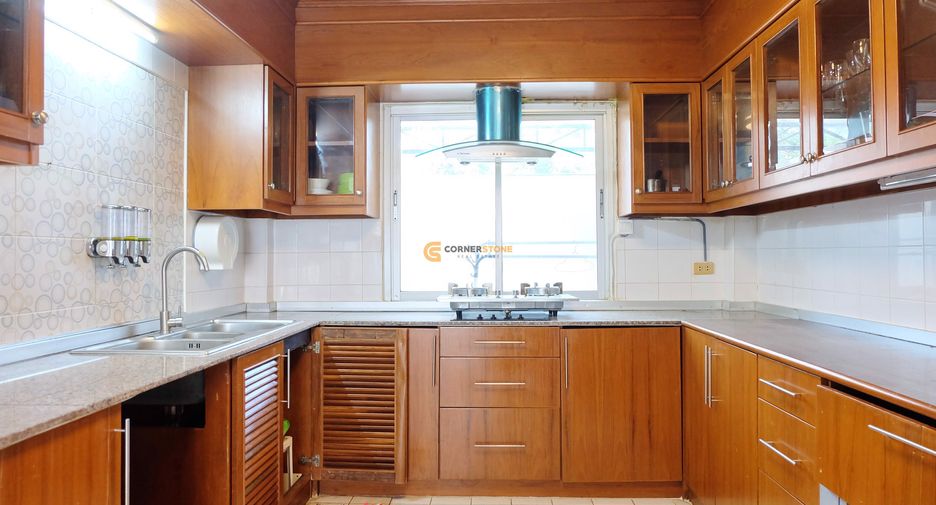 For rent and for sale 7 bedrooms house in Jomtien, Pattaya