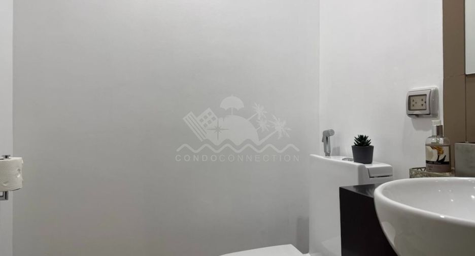 For sale そして for rent 2 ベッドルーム condo in Pratumnak, Pattaya