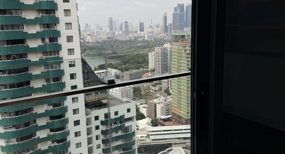 À louer 3 chambres condo à Khlong Toei, Bangkok