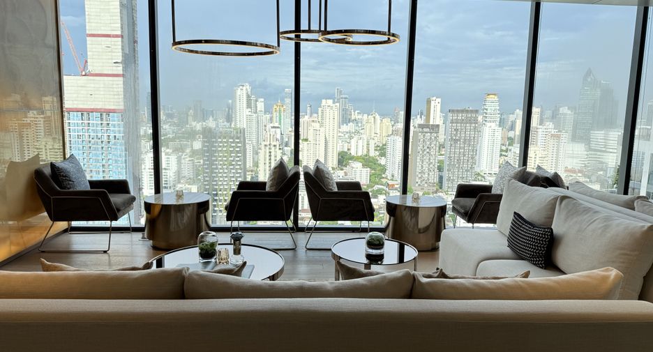 À louer 3 chambres condo à Khlong Toei, Bangkok