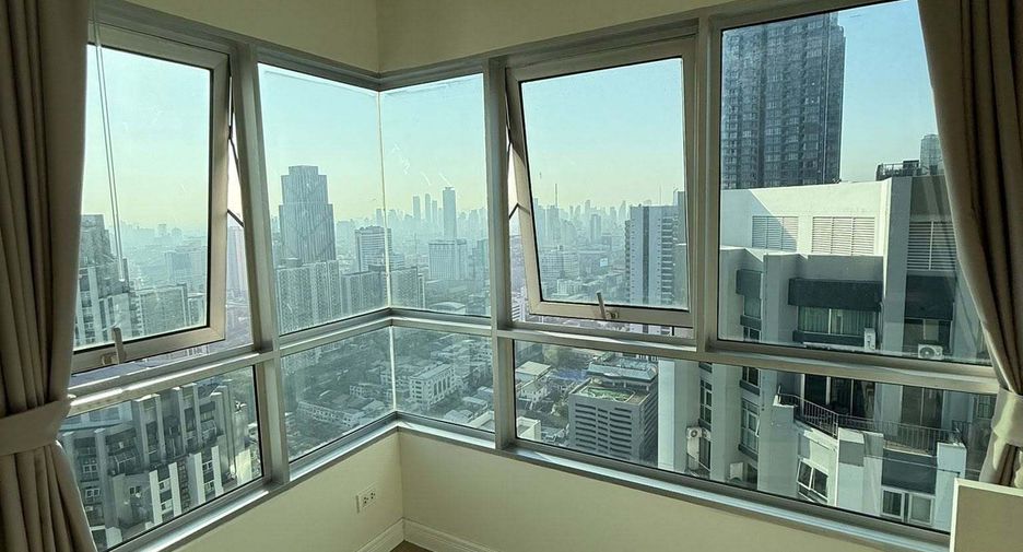 Condo en venta y en alquiler de 2 habitaciones en Huai Khwang, Bangkok