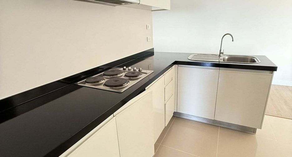 Condo en venta y en alquiler de 2 habitaciones en Huai Khwang, Bangkok