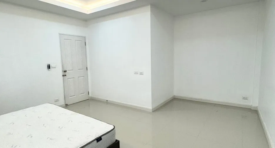 Reihenhaus zur Miete mit 2 Zimmer in Suan Luang, Bangkok