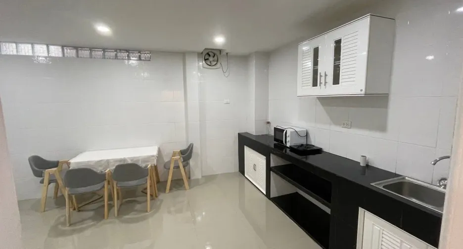 Reihenhaus zur Miete mit 2 Zimmer in Suan Luang, Bangkok