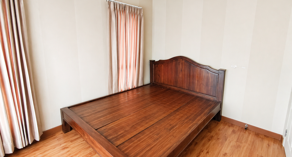For sale and for rent 3 bedrooms house in Phasi Charoen, Bangkok