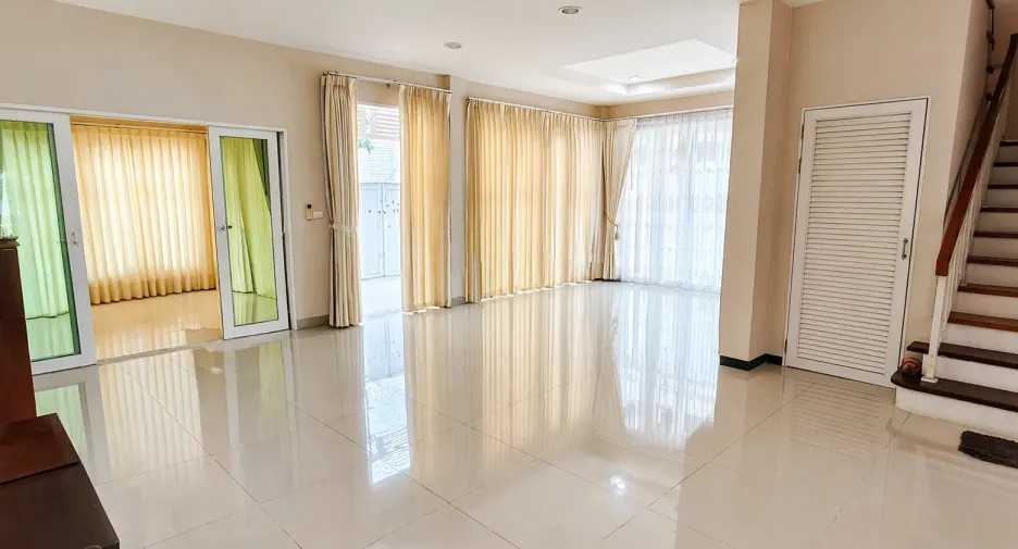 Haus zum Kauf und zur Miete mit 3 Zimmer in Phasi Charoen, Bangkok