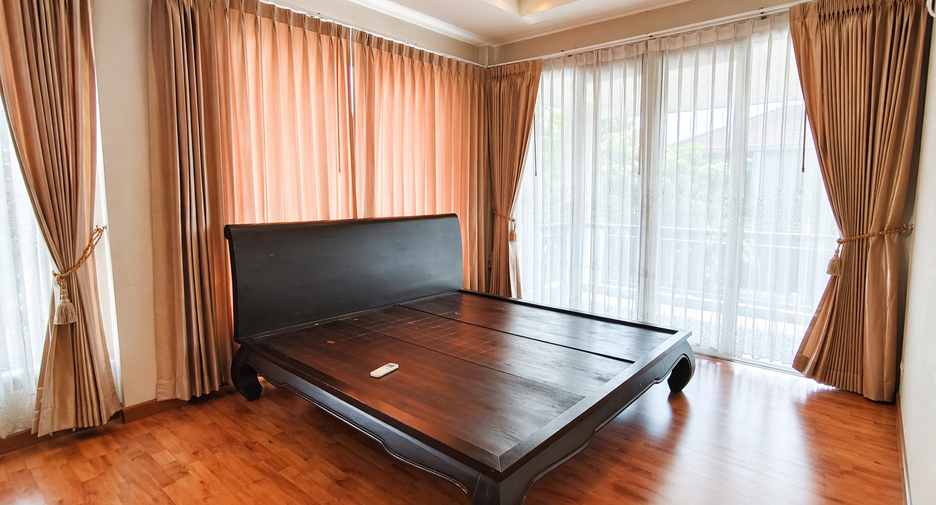 For sale and for rent 3 bedrooms house in Phasi Charoen, Bangkok