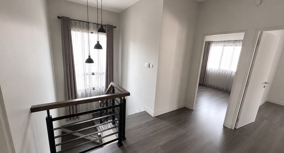 For sale 4 bedrooms house in Bangkok Noi, Bangkok