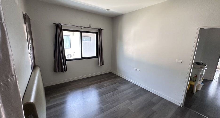 For sale 4 bedrooms house in Bangkok Noi, Bangkok