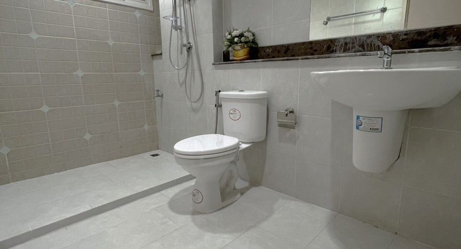 For rent 3 bedrooms house in Khlong Sam Wa, Bangkok